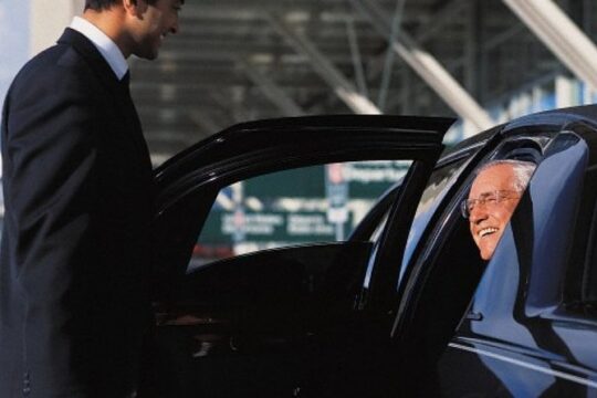 Private Vancouver Airport YVR or Train Stn Transfer to Vancouver